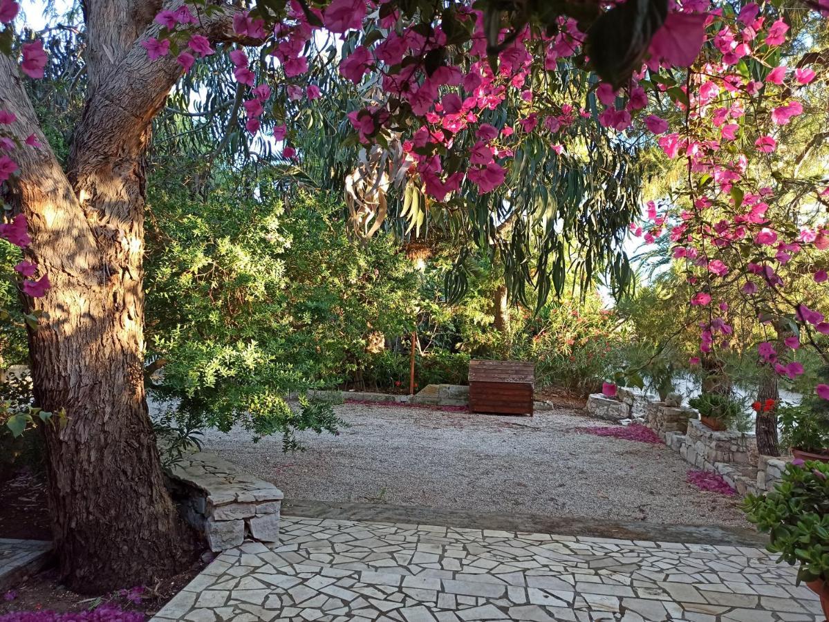 Villa Beatrice Serranova Екстер'єр фото