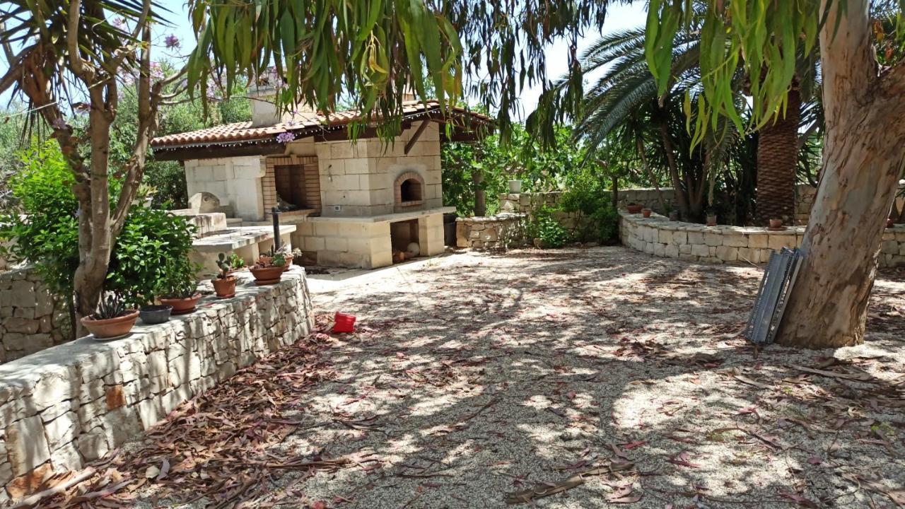 Villa Beatrice Serranova Екстер'єр фото
